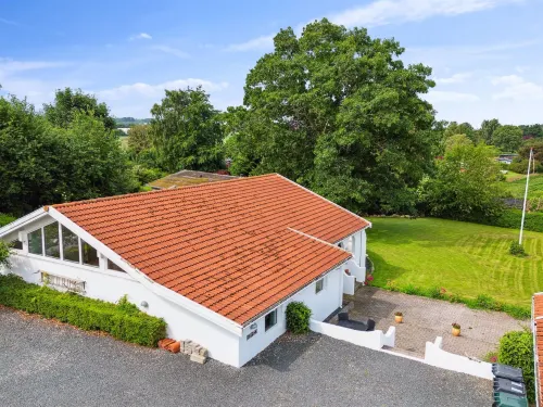 "Mikkeline" - 575m to the Fjord Hotels in Holbaek