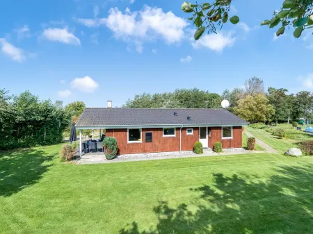 "Alvina" - 45m from the sea Отели в г. Dannemare