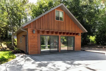 Premier Location on Crosslake - Hot Tub - Great for Families or Adults!