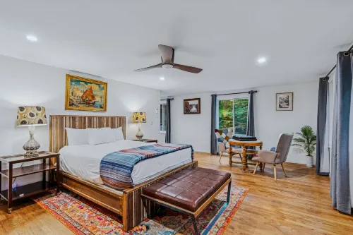Hot Tub, Sauna and Game Room Amenities - Charming Eclectic Retreat