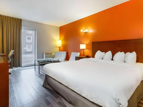 Clarion Pointe Quebec Airport Hôtels à : Neuville