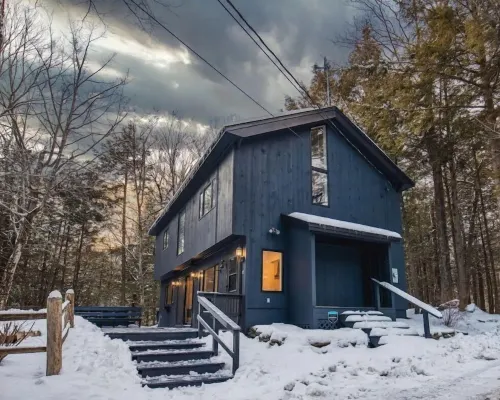 The Quechee Haus: VT Retreat with Outdoor Hot Tub Hotels in Quechee