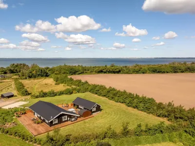 "Gizella" - 500m to the Fjord Hotels near Spøttrup Borg