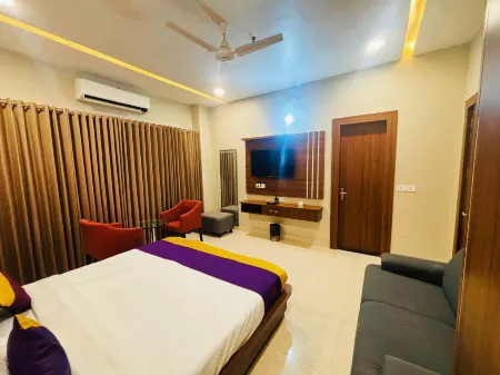 Vinn Amar Vilas by Vesta Отели рядом с достопримечательностью «SURAJPOL GATE»