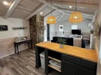 River Rock Cabin - Near Spring River and Main St Hotels in Mammoth Spring