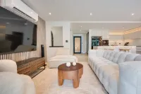 Flamingo Marina Private Beachfront Escape