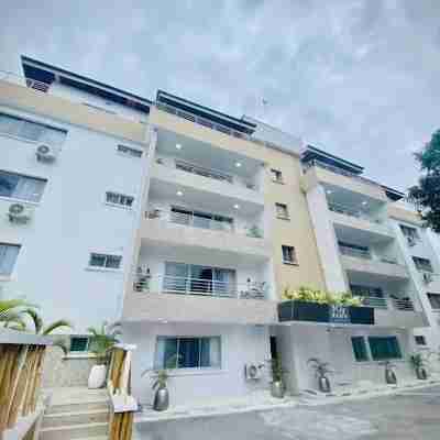 1677 Mayfair Apartment Hotel Exterior