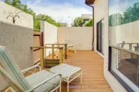 Walk to Restaurants: Downtown Leesburg Townhome! - parking