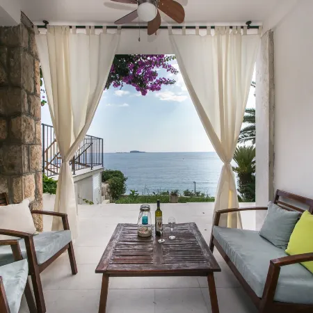 Villa Mirjana - Studio Apartment with Terrace and Sea View (Bogumila)