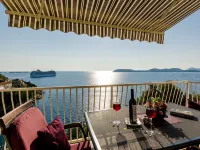 Indy's Beach Apartments -Two Bedroom Apartment with Balcony and Sea View - 3성급