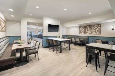 Best Western Plus Frontier Inn