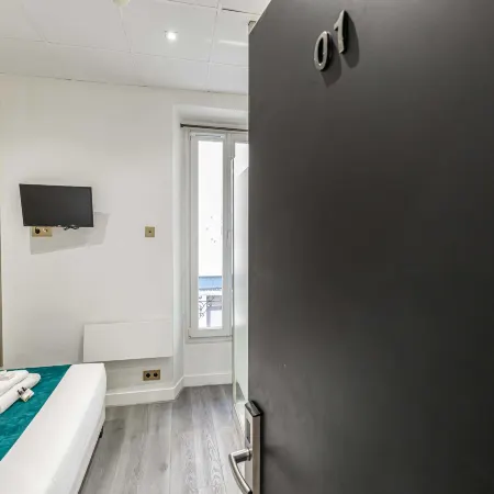 Hotel Avaton - Deluxe Bedroom - Cannes Palais