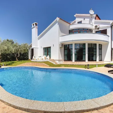 Villa in Medulin with Private Pool and Sauna