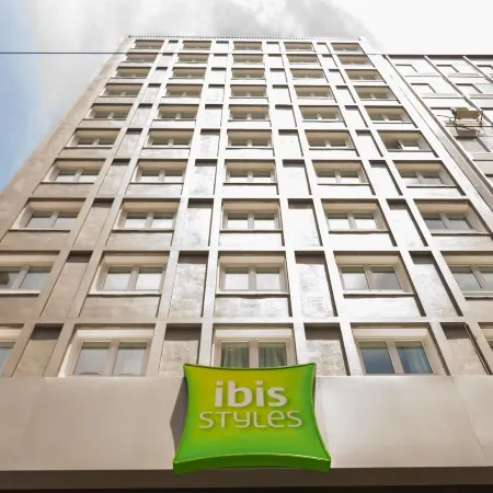 Ibis Styles Buenos Aires Florida Отели рядом с достопримечательностью «Станция метро Florida»