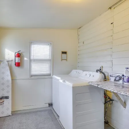 3 Mi to Golf - Beatrice Vacation Home!