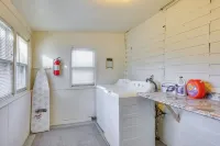 3 Mi to Golf - Beatrice Vacation Home!