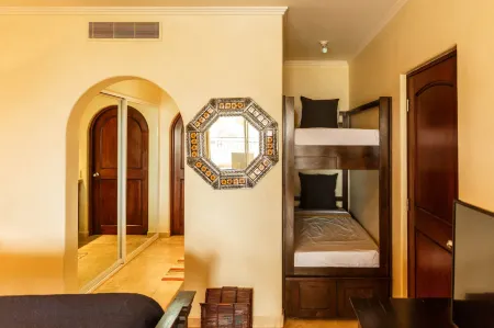 Las Mananitas E3301 2 Br by Casago Отели рядом с достопримечательностью «Isis Healing House Alternative Therapies & seven Zenses Cabo Spa»