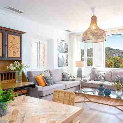 Stunning Penthouse with Large Private Terrace. Plaza Marina Rooms