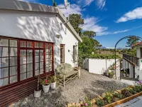 Villa Helderberg Hotels near Helderberg Centre