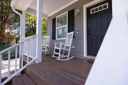 Luxury Stay near RDU & RTP- Dog-Friendly