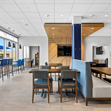 Holiday Inn Express & Suites MARINETTE by IHG