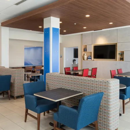 Holiday Inn Express VISALIA - SEQUOIA GATEWAY AREA by IHG