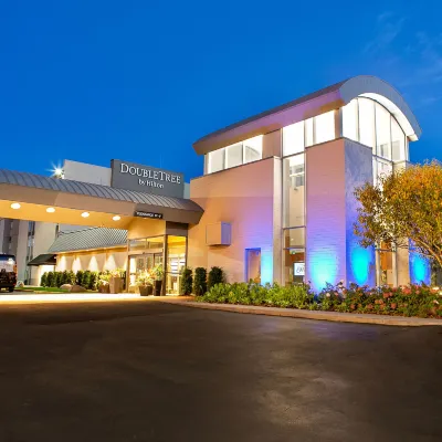 DoubleTree by Hilton Roseville Minneapolis Hotels near Indeed Brewing Company