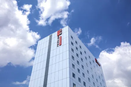 Fiesta Inn Express Monterrey Centro Отели рядом с достопримечательностью «Mexican History Museum»