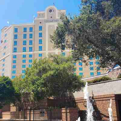 DoubleTree by Hilton Modesto Hotel Exterior