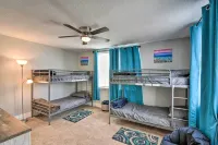 해변까지 도보 거리: 데크 있는 바람이 잘 통하는 갤버스턴 아파트!