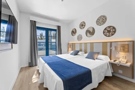 THB Tropical Island Отели рядом с достопримечательностью «Playa de Papagayo»