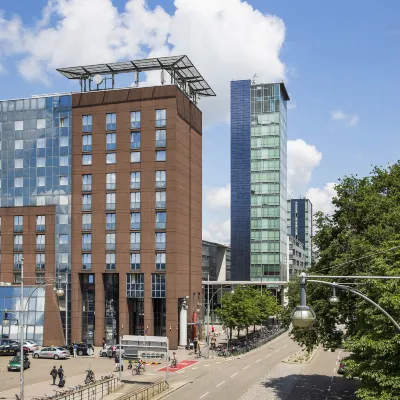Hotel Freiburg City Center by Leonardo Hotels ロートハウス・アレーナ周辺のホテル