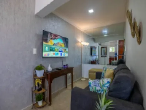 Cozy 2Br-2bt Apt Near the Beach and Main Street