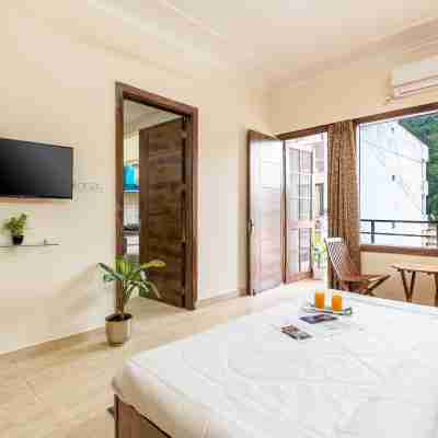 Homlee-Jumbo 1BHK-2AC-Kitchen-Lift-Parking-Tapovan Rooms