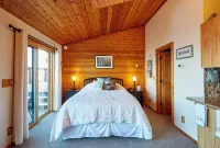 Cozy Schroeder Studio w/ Deck on Lake Superior - 3-Star