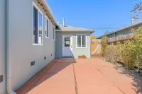 @ Marbella Lane - Modern and Sleek Home in Redwood - Homestays