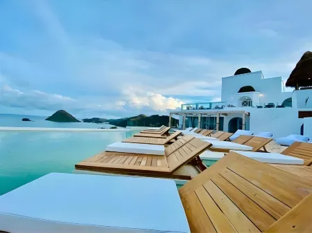 Loccal Collection Hotel Komodo