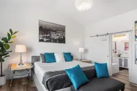 Entire Private Home Sleeps 15, Near Skiing, Private Pickleball Court & Hot Tub Hotels in West Haven