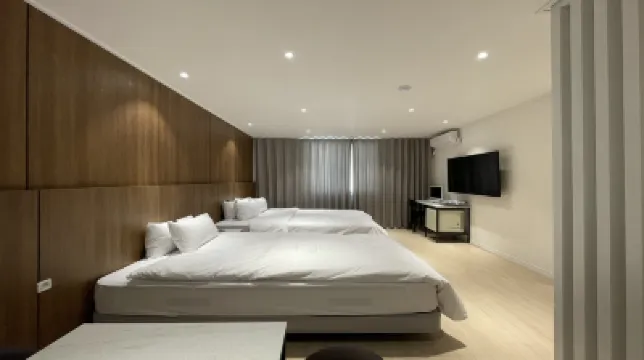 Gwangju Edition Hotel Gwangcheon Branch (Formerly Urban Life Hotel) Hotels near Hwajeong Station