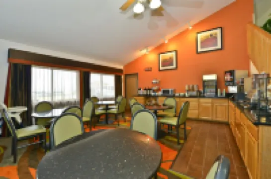 Ramada by Wyndham Platte City KCI Airport