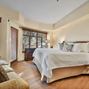 Walk Out from Your Private Patio to the Pool, Hot Tub, Fire Pit and Lawn - Superior Summer Home C001