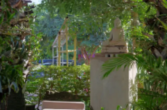 Nita by Vo Luxury Hotel Hoteles cerca de Wat Thmei