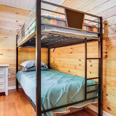 Cottage Close to Caves & Trails in Hocking Hills!