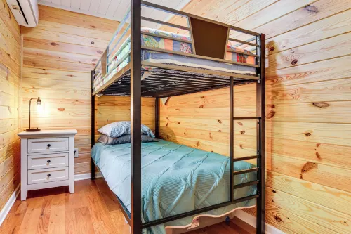 Cottage Close to Caves & Trails in Hocking Hills! - 3-Star