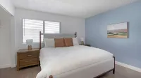 Landing Apartments Glendale near Catlin Court Historic District - Condos