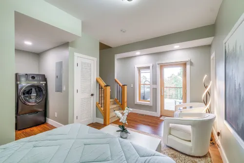 Mtn Views & Spacious Deck! Modern Caldwell Getaway - 4 estrellas