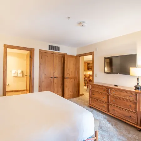 Spacious 2 Bedroom Unit in Mountaineer Square Condo - No Cleaning Fee! by RedAwning