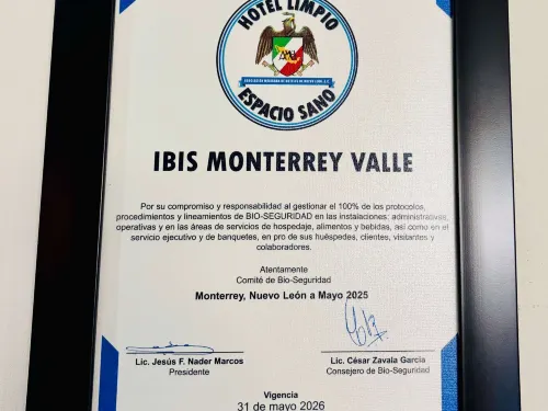 Ibis Monterrey Valle Photos