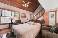 6 Mi to Branson Strip! Lakefront Home with Fireplace