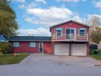 Catch on the Canal - Waterfront Getaway Near Casino, Dining & Entertainment